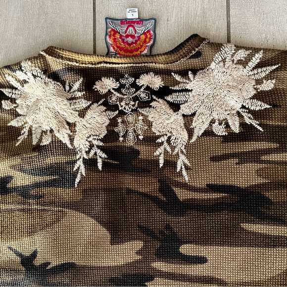 Johnny Was Christina Cotton Camouflage Floral Embroidered Raw Hem Top Size Large - Picture 9 of 13